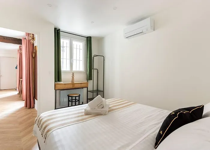 Sophiestay - Contemporary Apt- King Size Bed