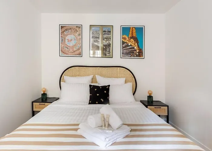 Sophiestay - Contemporary Apt- King Size Bed